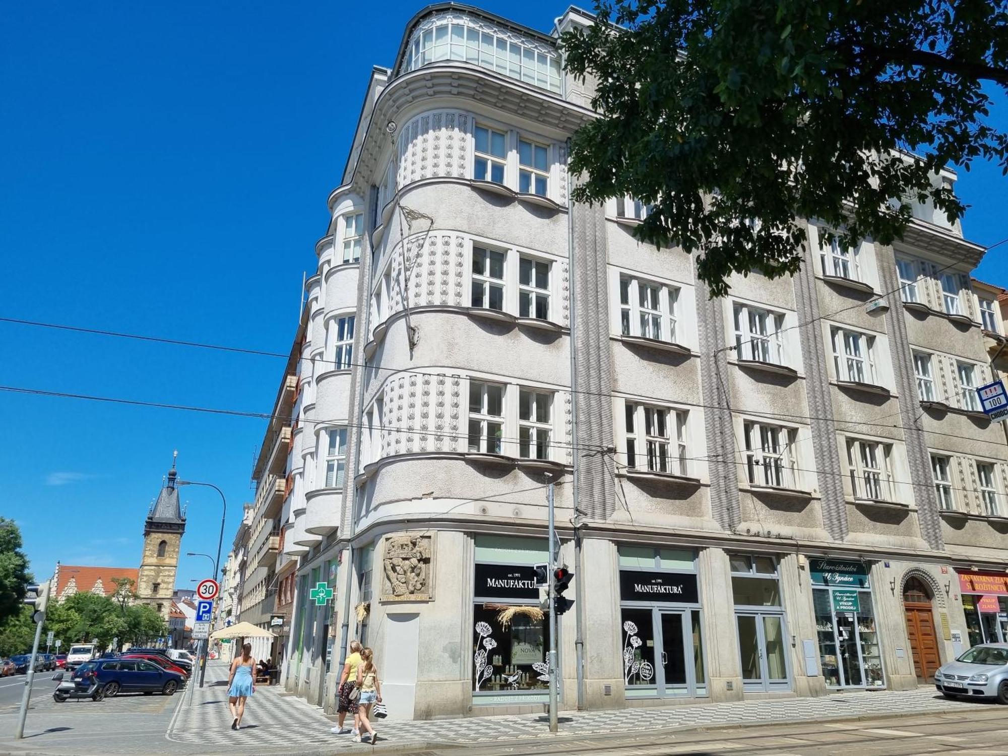 Oasis Apartments At Charles Square Prag Exterior foto